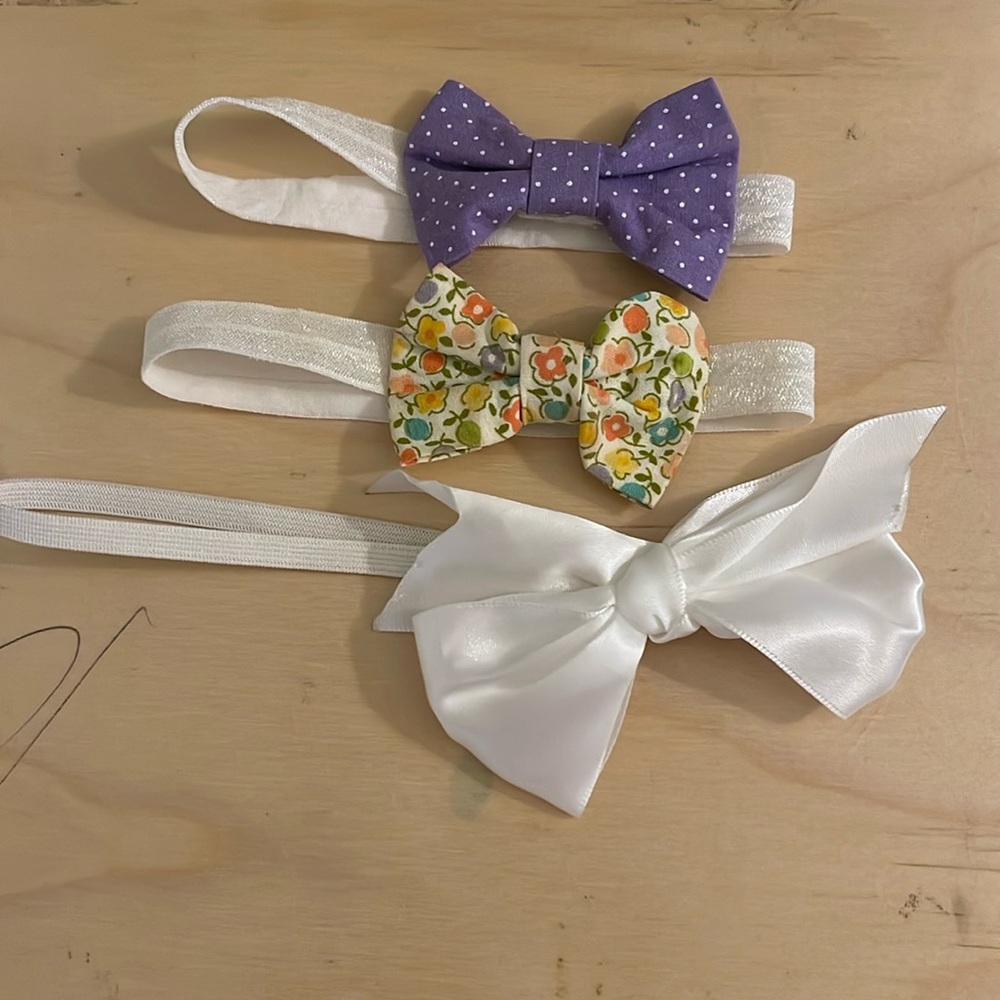 Baby hair accessories. Colors white, purple and pink.
